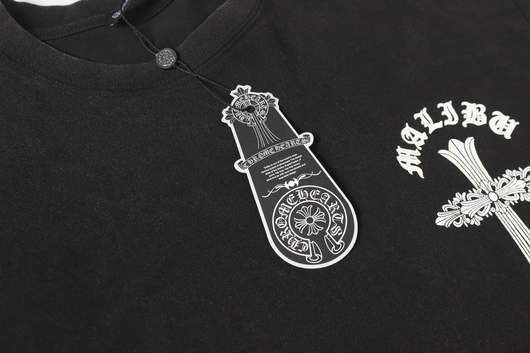 🅿️180 Chrome hearte/Chrome heart ch 25ss early spring new Sanskrit logo washed T-shirt short sleeves. A must-have item for daily commuting for men and women in light luxury. The correct version is welcome to compare. Detailed features ·280g 100% cotton double yarn jersey fabric ·Special thickened 32 pieces of double-strand 1x1 thread in the same vat ·Double-needle cross-stitch technology ·Original main mark washed hangtag COLOUR: Washed black SIZE：xs-l